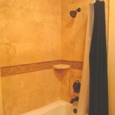 Choo Choo Lofts, 3 Bedroom 2 Bath, Full Kitchen - Lafayette, La