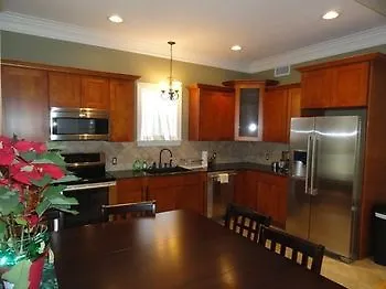 Choo Choo Lofts, 3 Bedroom 2 Bath, Full Kitchen - Lafayette, La